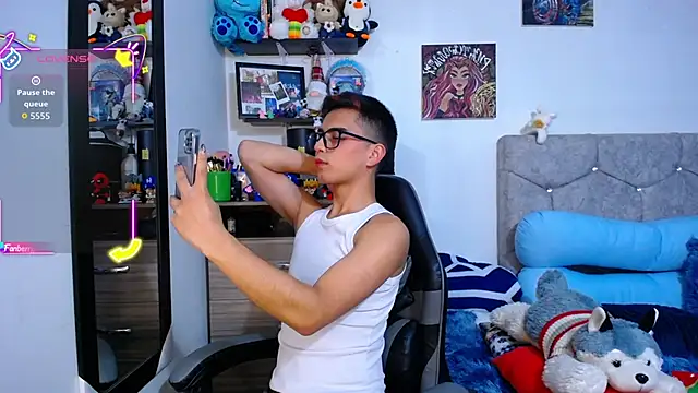 Snapshot of OwenBluee chatting on 02-27-26, 06:35 OwenBluee online show from 02-27-26, 06:35