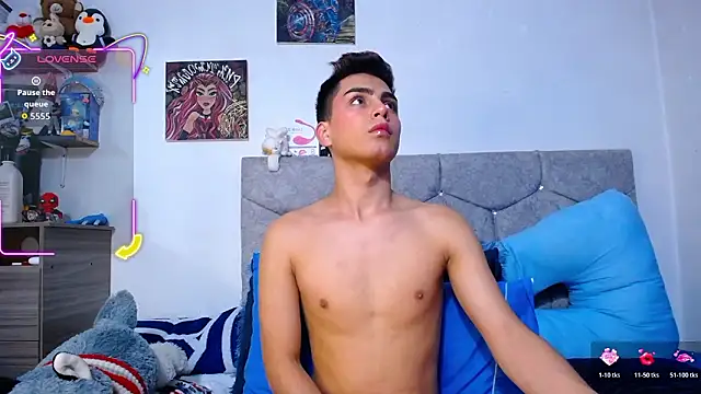 Snapshot of OwenBluee chatting on 03-06-26, 05:48 OwenBluee online show from 03-06-26, 05:48