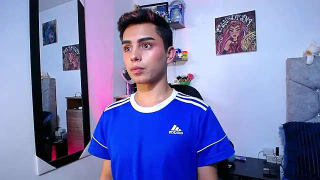 Snapshot of OwenBluee chatting on 03-16-26, 06:17 OwenBluee online show from 03-16-26, 06:17