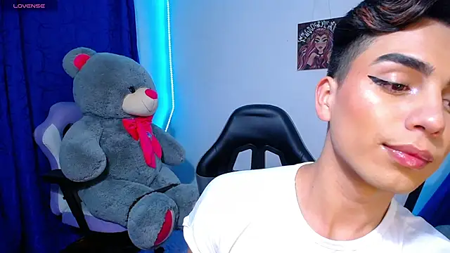 OwenBluee online show from 05-28-26, 06:43