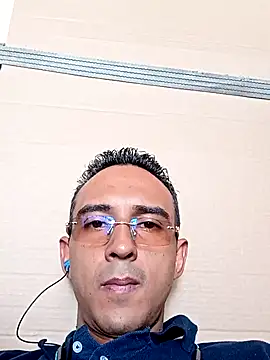 Snapshot of paisa233 chatting on 09-11-25, 03:23 paisa233 online show from 09-11-25, 03:23