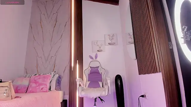 Snapshot of mia_six66 chatting on 11-04-25, 11:42 mia six66 online show from 11-04-25, 11:42