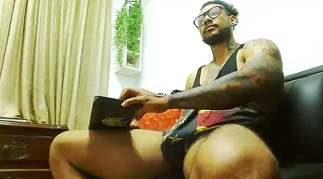 Snapshot of LewisStrong chatting on 02-16-25, 01:38 LewisStrong online show from 02-16-25, 01:38