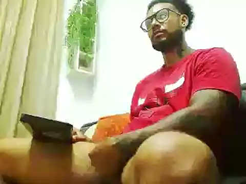 Snapshot of LewisStrong chatting on 03-14-25, 07:44 LewisStrong online show from 03-14-25, 07:44