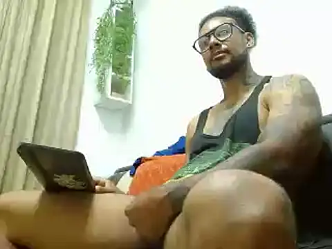 Snapshot of LewisStrong chatting on 03-21-25, 07:02 LewisStrong online show from 03-21-25, 07:02