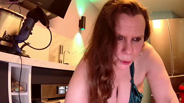 Snapshot of Endrocleia chatting on 01-24-25, 11:23 Endrocleia online show from 01-24-25, 11:23