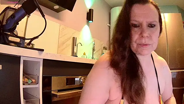 Snapshot of Endrocleia chatting on 03-08-25, 07:53 Endrocleia online show from 03-08-25, 07:53