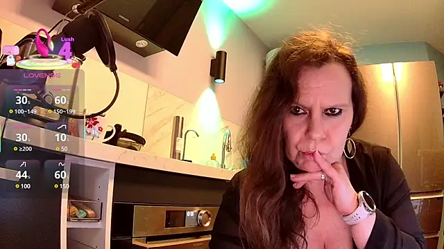 Snapshot of Endrocleia chatting on 03-09-25, 11:14 Endrocleia online show from 03-09-25, 11:14