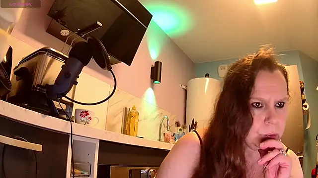 Snapshot of Endrocleia chatting on 09-15-25, 09:48 Endrocleia online show from 09-15-25, 09:48