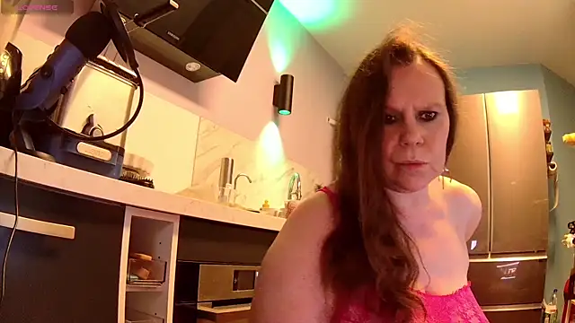 Snapshot of Endrocleia chatting on 10-16-25, 11:06 Endrocleia online show from 10-16-25, 11:06