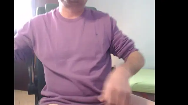 Snapshot of tuttiluss44 chatting on 03-13-25, 08:37 tuttiluss44 online show from 03-13-25, 08:37