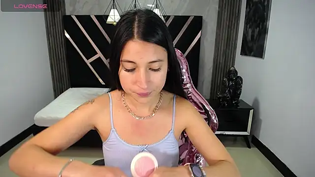 Snapshot of lizzyluk_ch chatting on 01-21-25, 03:54 lizzyluk ch online show from 01-21-25, 03:54