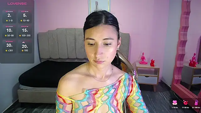 Snapshot of lizzyluk_ch chatting on 10-20-25, 10:43 lizzyluk ch online show from 10-20-25, 10:43