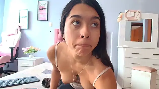 SweetLatiin  online show from 01-11-25, 06:01