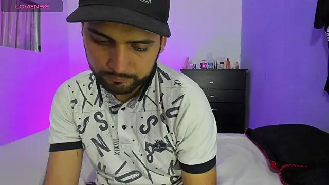 Snapshot of 6_bunny_9 chatting on 02-15-25, 01:10 6 bunny 9 online show from 02-15-25, 01:10