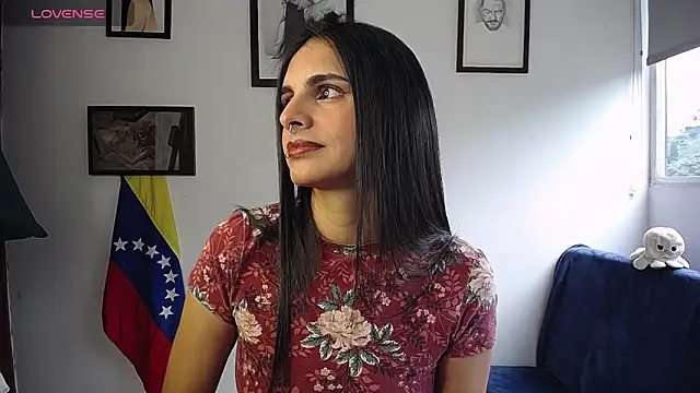 Snapshot of alma_violeta chatting on 01-13-26, 10:15 alma violeta online show from 01-13-26, 10:15