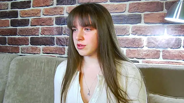 Sofia Hugs online show from 10-28-25, 06:43