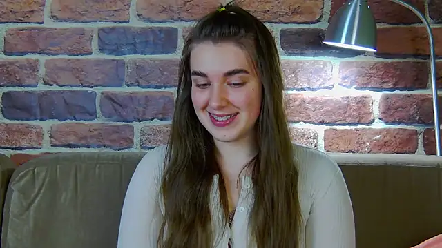 Sofia Hugs online show from 03-06-26, 05:42