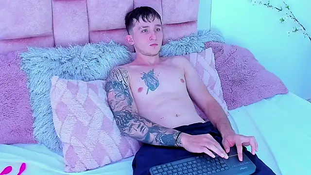 Dylanwhite23  online show from 01-28-25, 05:00