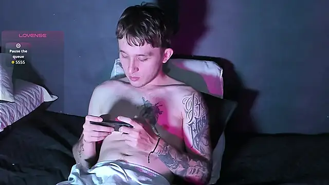 Dylanwhite23  online show from 10-23-25, 06:17