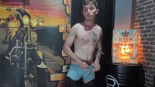 Dylanwhite23  online show from 01-07-26, 04:37