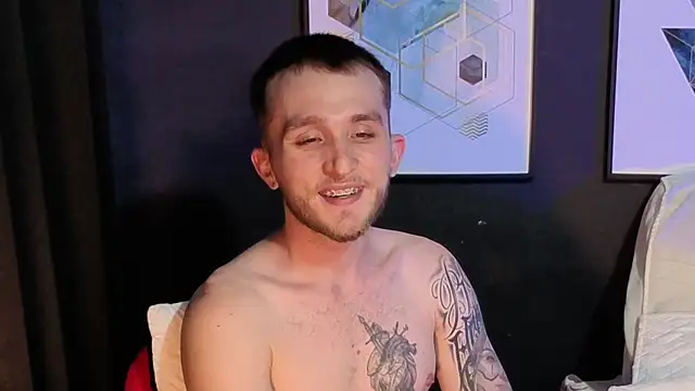 Dylanwhite23  online show from 04-03-26, 03:48