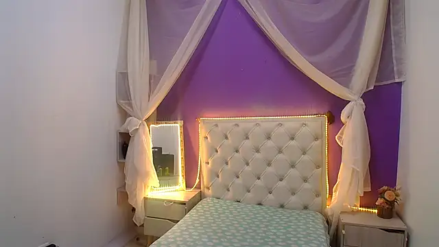 Snapshot of Ingrid_Casas chatting on 12-17-24, 10:54 Ingrid Casas online show from 12-17-24, 10:54