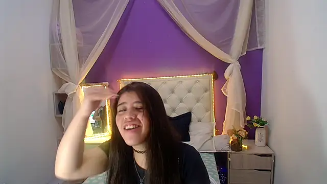 Snapshot of Ingrid_Casas chatting on 12-20-24, 10:43 Ingrid Casas online show from 12-20-24, 10:43