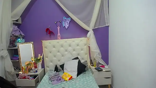 Snapshot of Ingrid_Casas chatting on 02-13-25, 12:02 Ingrid Casas online show from 02-13-25, 12:02