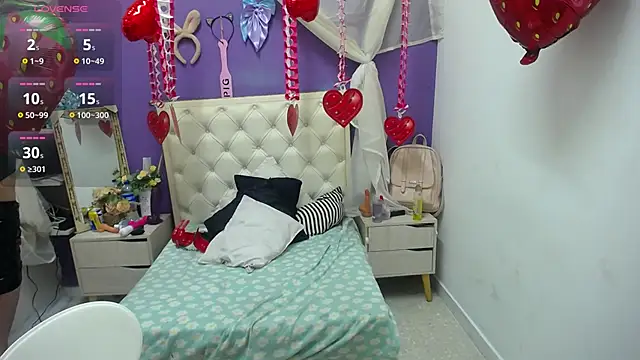 Snapshot of Ingrid_Casas chatting on 02-14-25, 11:31 Ingrid Casas online show from 02-14-25, 11:31