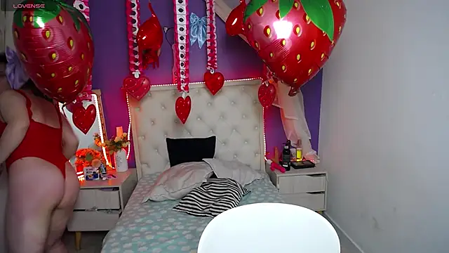 Snapshot of Ingrid_Casas chatting on 02-18-25, 11:52 Ingrid Casas online show from 02-18-25, 11:52