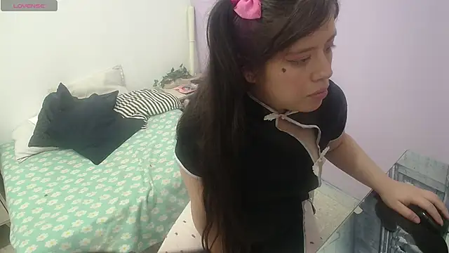 Snapshot of Ingrid_Casas chatting on 10-25-25, 06:46 Ingrid Casas online show from 10-25-25, 06:46