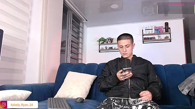 Snapshot of ashely_ryan24 chatting on 06-10-26, 12:22 ashely ryan24 online show from 06-10-26, 12:22