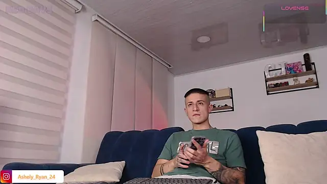 Snapshot of ashely_ryan24 chatting on 06-25-26, 12:32 ashely ryan24 online show from 06-25-26, 12:32