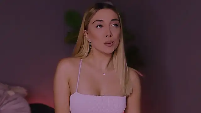 Snapshot of Jessielle chatting on 12-20-25, 09:05 Jessielle online show from 12-20-25, 09:05