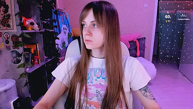 Snapshot of NaniMoore chatting on 02-18-25, 08:14 NaniMoore online show from 02-18-25, 08:14