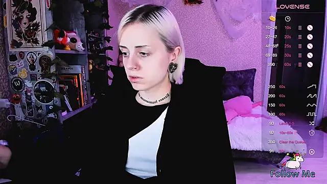 Snapshot of NaniMoore chatting on 10-23-25, 08:02 NaniMoore online show from 10-23-25, 08:02