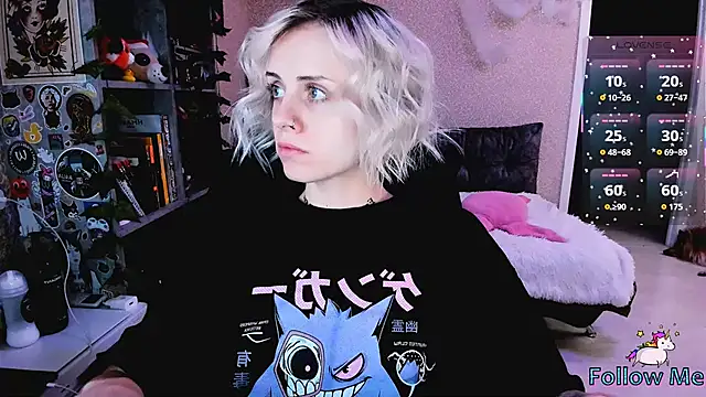 Snapshot of NaniMoore chatting on 10-30-25, 08:53 NaniMoore online show from 10-30-25, 08:53