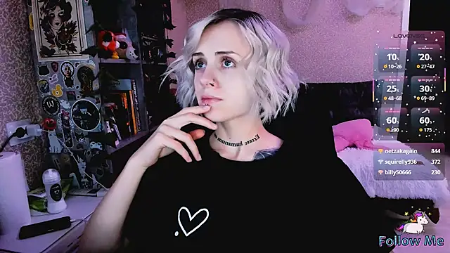 Snapshot of NaniMoore chatting on 11-07-25, 09:04 NaniMoore online show from 11-07-25, 09:04