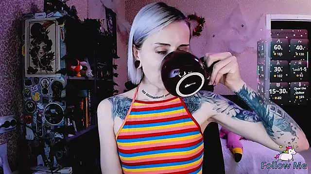 Snapshot of NaniMoore chatting on 11-09-25, 08:18 NaniMoore online show from 11-09-25, 08:18