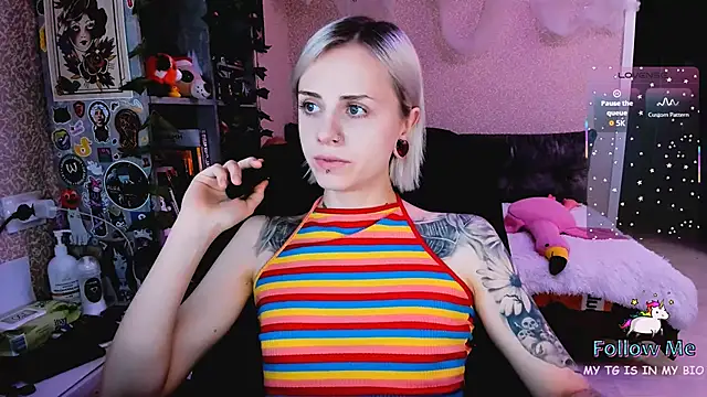 Snapshot of NaniMoore chatting on 11-16-25, 08:36 NaniMoore online show from 11-16-25, 08:36