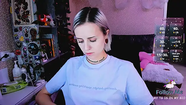 Snapshot of NaniMoore chatting on 11-20-25, 09:25 NaniMoore online show from 11-20-25, 09:25