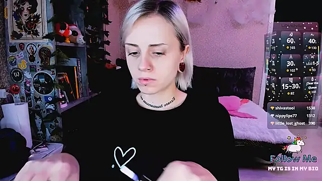 Snapshot of NaniMoore chatting on 11-23-25, 08:19 NaniMoore online show from 11-23-25, 08:19