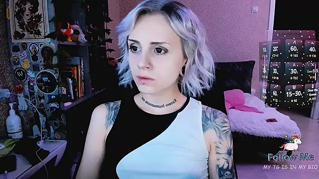 Snapshot of NaniMoore chatting on 12-04-25, 08:17 NaniMoore online show from 12-04-25, 08:17