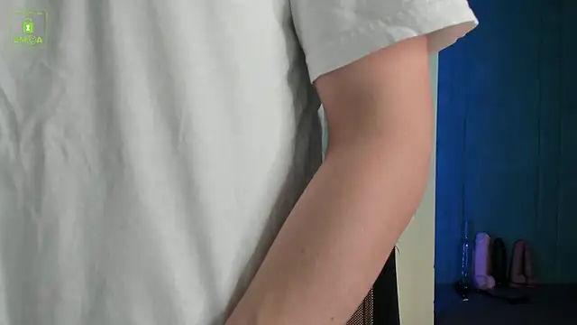 Snapshot of MarkGWalker chatting on 12-13-24, 04:43 MarkGWalker online show from 12-13-24, 04:43