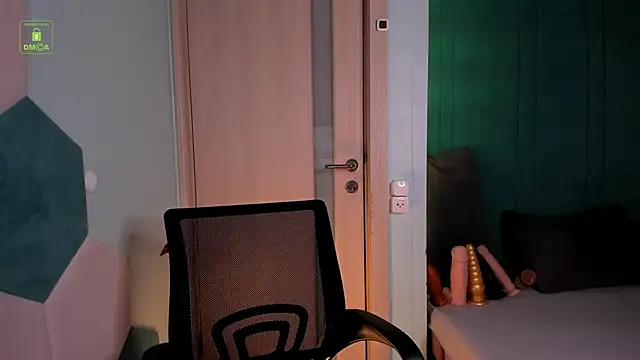 Snapshot of MarkGWalker chatting on 02-08-25, 05:08 MarkGWalker online show from 02-08-25, 05:08