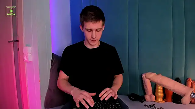 Snapshot of MarkGWalker chatting on 02-14-25, 04:31 MarkGWalker online show from 02-14-25, 04:31