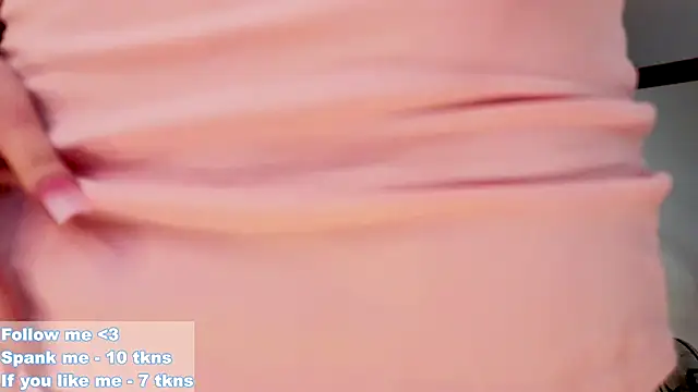 Snapshot of VioletMills chatting on 12-05-24, 12:30 VioletMills online show from 12-05-24, 12:30