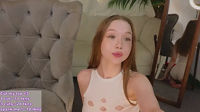 Snapshot of VioletMills chatting on 12-11-24, 11:43 VioletMills online show from 12-11-24, 11:43