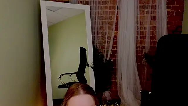 Snapshot of VioletMills chatting on 12-23-24, 03:29 VioletMills online show from 12-23-24, 03:29